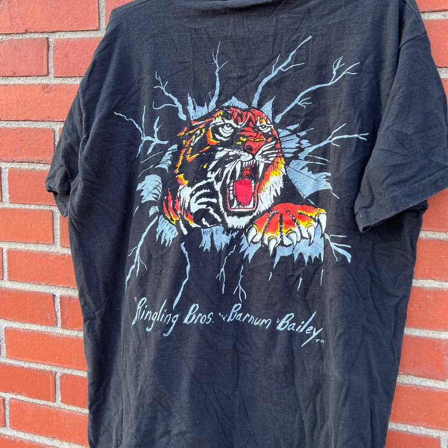 Ringling Brothers and Barnum & Bailey Circus T-shirt -Sz XL- Vtg 90s Tiger Print
